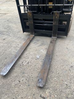 Electric Forklift with Charger - Image 12