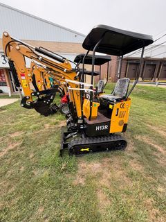 Mini Excavator  - Image 4
