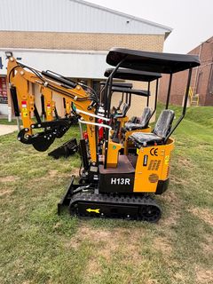 Mini Excavator  - Image 5