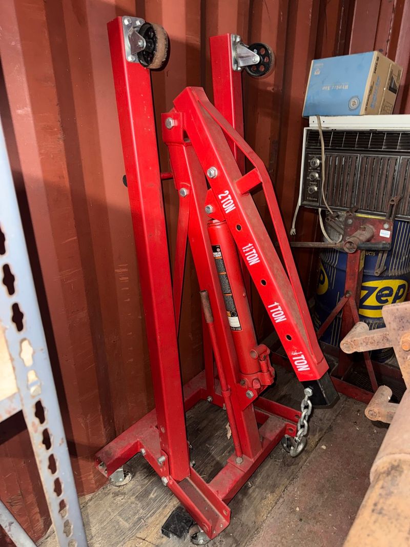 2-Ton Folding Hydraulic Engine Hoist - Image 1