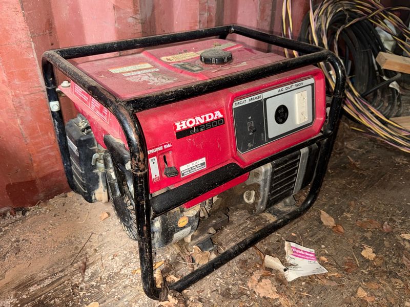 Honda EB2500 generator - Image 1