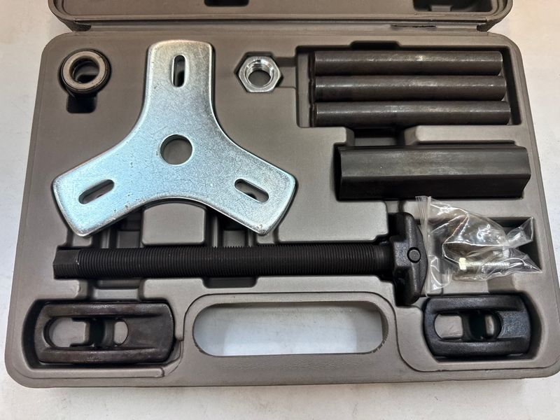 Rear Axle Bearing Puller - Image 1
