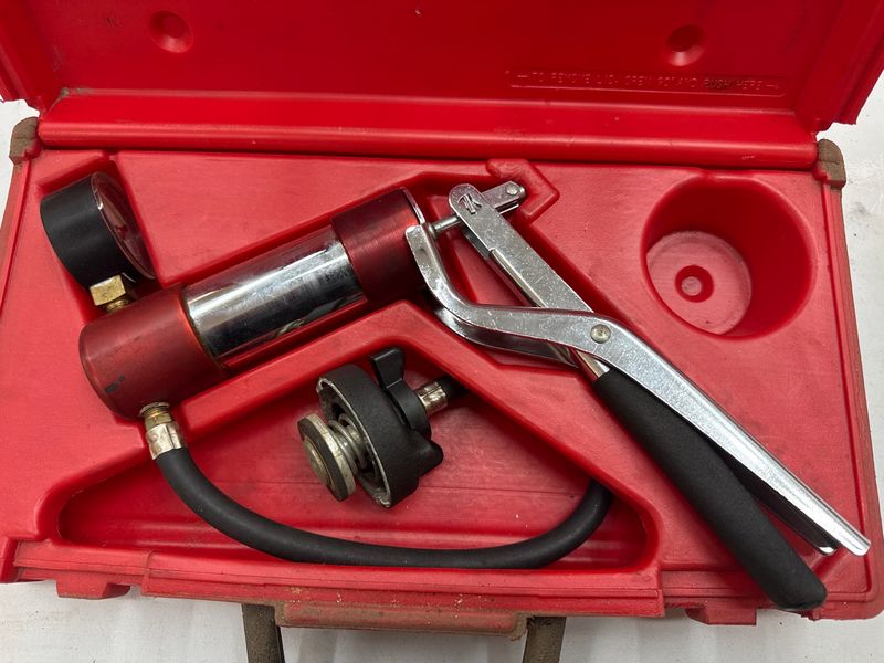 Radiator Pressure Tester - Image 1