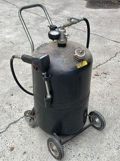 Pneumatic oil dispenser - Image 2