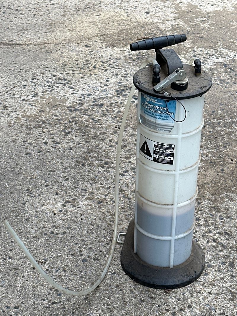 Fluid evacuator - Image 1