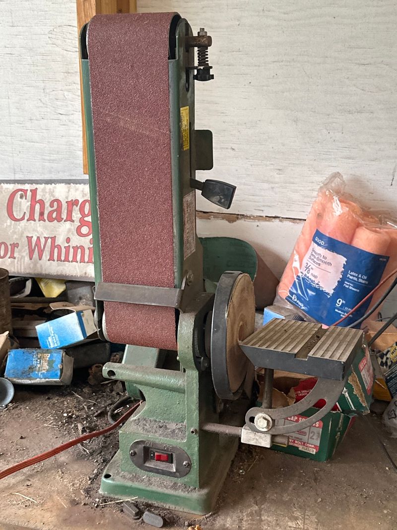 Electric belt sander - Image 1