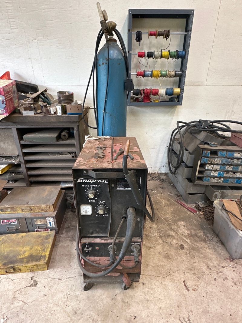 MiG welder - Image 1