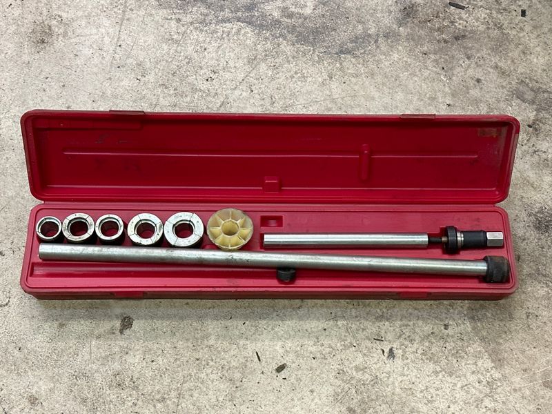 Bearing tool kit - Image 1