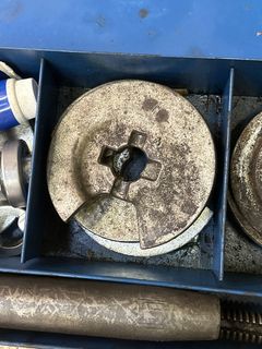 Coil spring compressor - Image 3