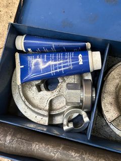 Coil spring compressor - Image 4