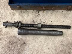 Coil spring compressor - Image 5