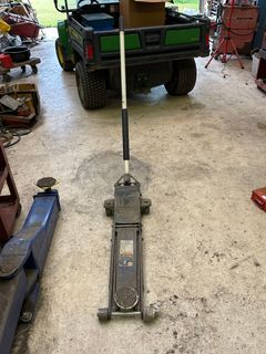 Floor Jack - Image 1