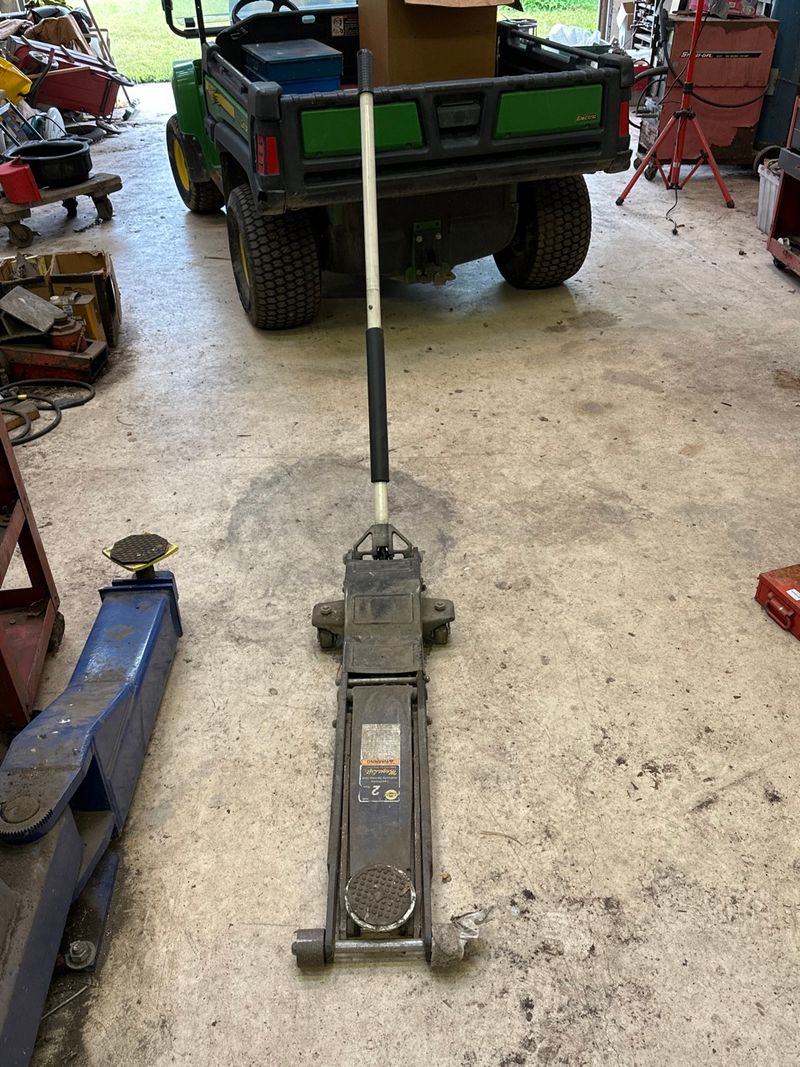 Floor Jack - Image 1