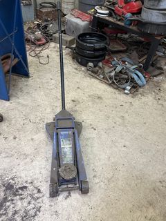 Floor Jack - Image 1