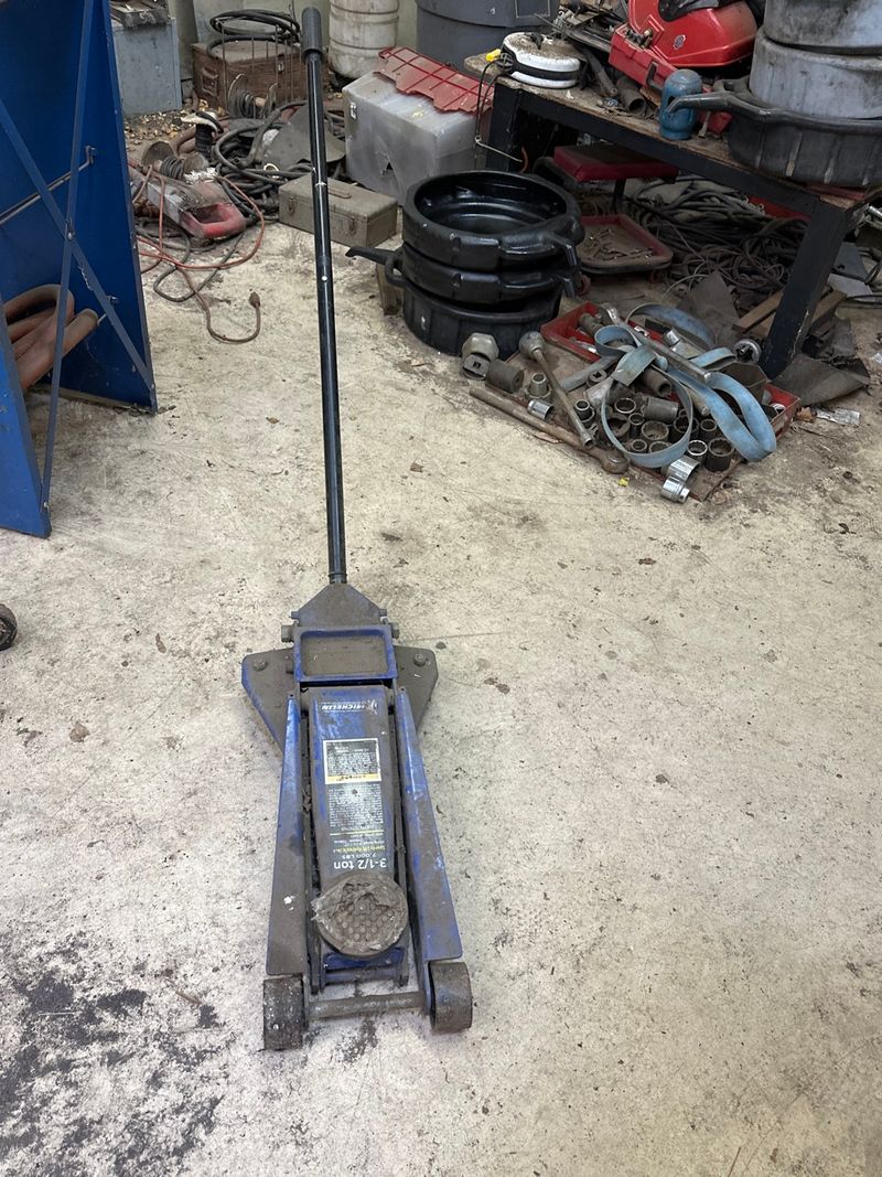 Floor Jack - Image 1