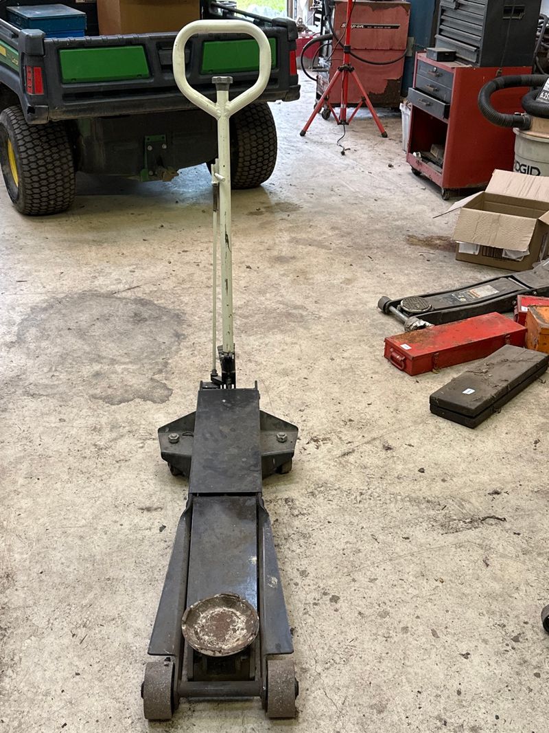 Floor Jack - Image 1