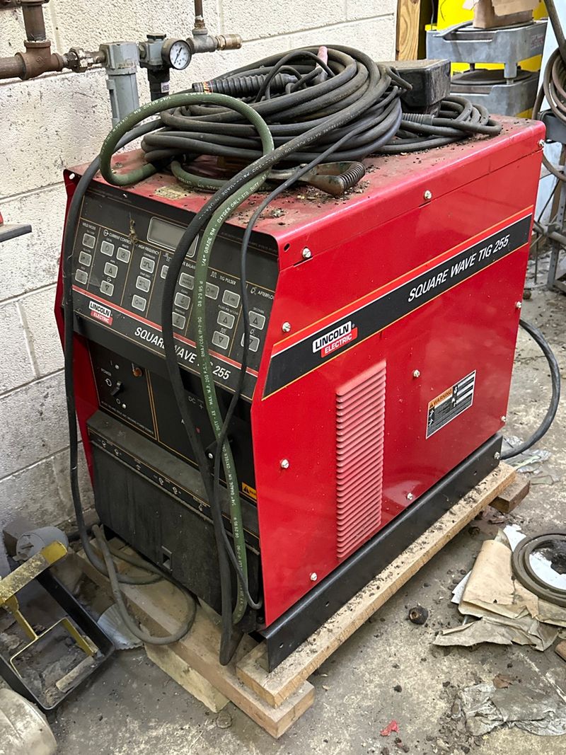TIG welder - Image 1