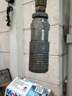 Air hose and reel - Image 2