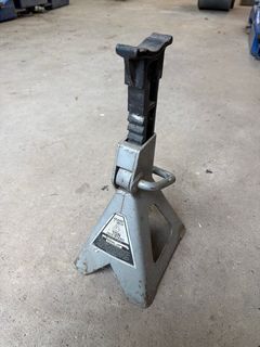 Jack stand - Image 1