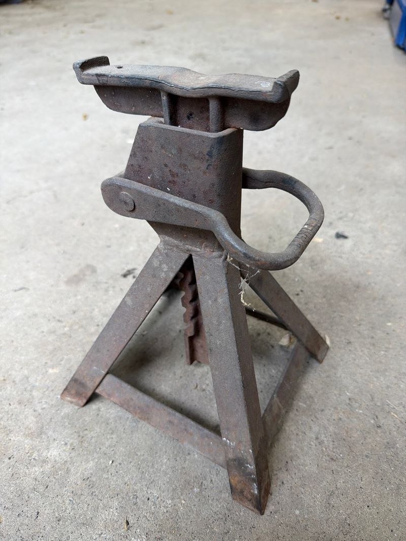 Jack stand - Image 1