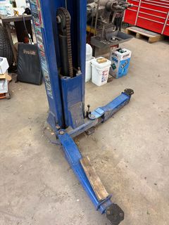 Eagle Two-Post Car Lift - Image 4