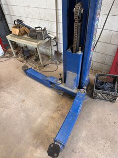 Eagle Two-Post Car Lift - Image 5