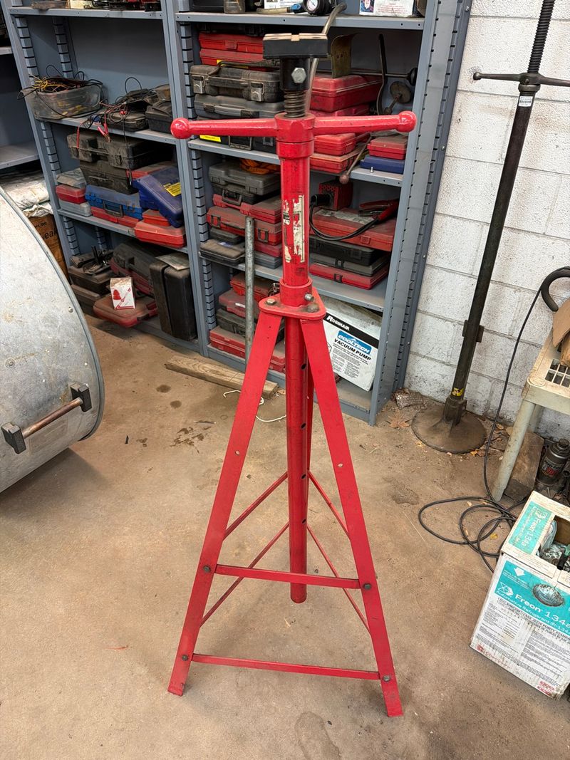 Mechanical stand - Image 1
