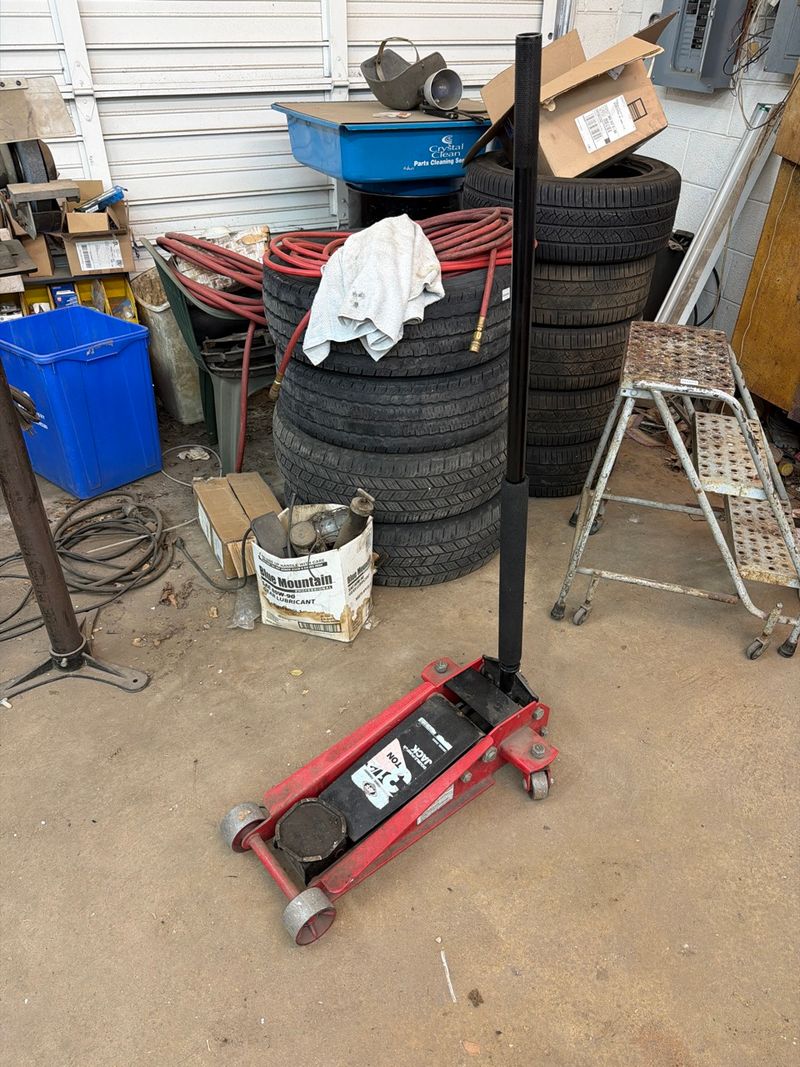 Floor Jack - Image 1