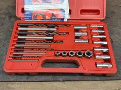 Astro Pneumatic 9447 25-Piece Screw Extractor/Drill & Guide Set - Image 1