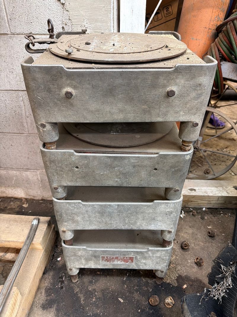 Portable floor stands - Image 1