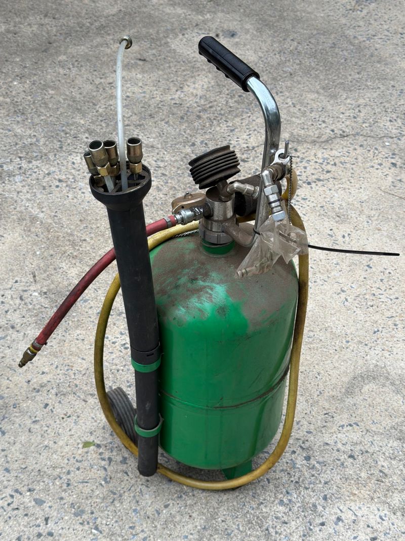 Fluid/Oil Extractor - Image 1