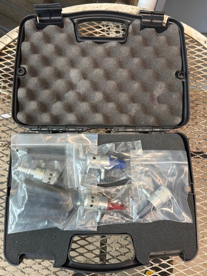 Fuel service adaptor set - Image 1