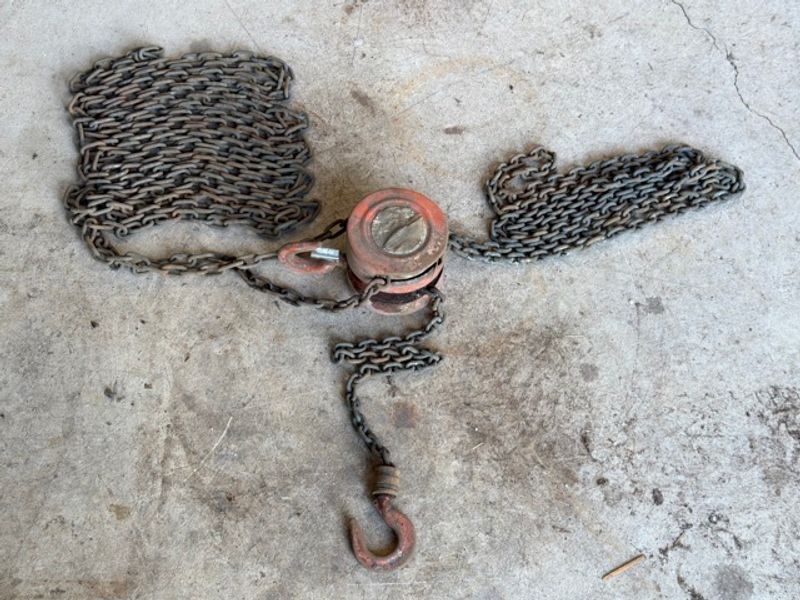 Chain hoist - Image 1