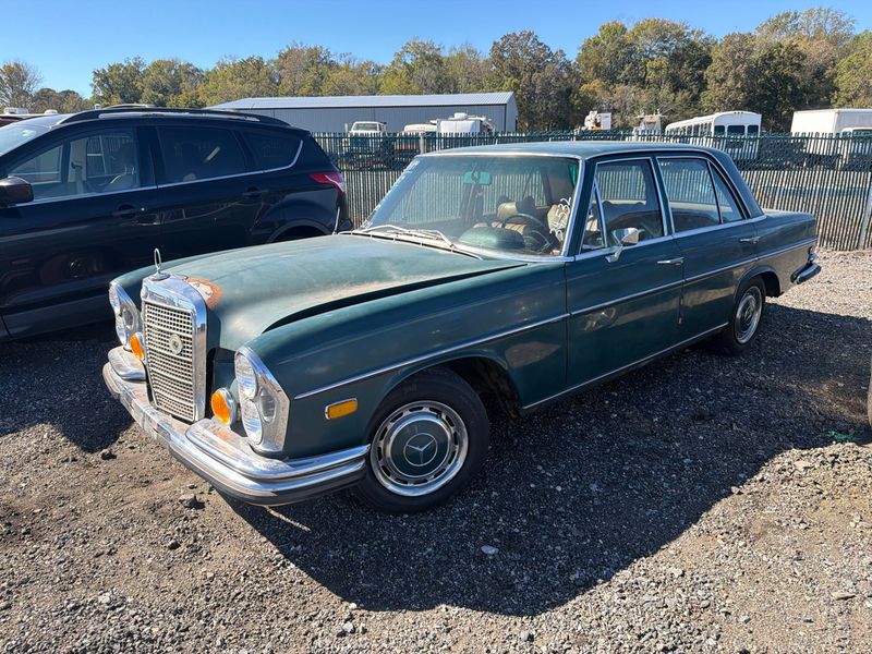1969 Mercedes Benz 280 SE - Image 1