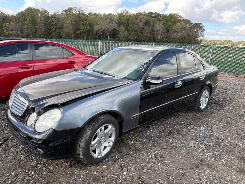 2005 Mercedes E320 CDI - Image 1