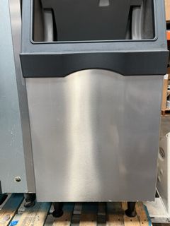 Scotsman Ice Machine with Bin - Image 5
