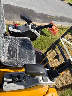 QK20R Mini Excavator Hydraulic Thumb - Image 5
