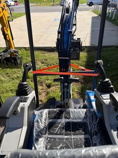 DM20YM Diesel Mini Excavator Hydraulic Thumb - Image 4