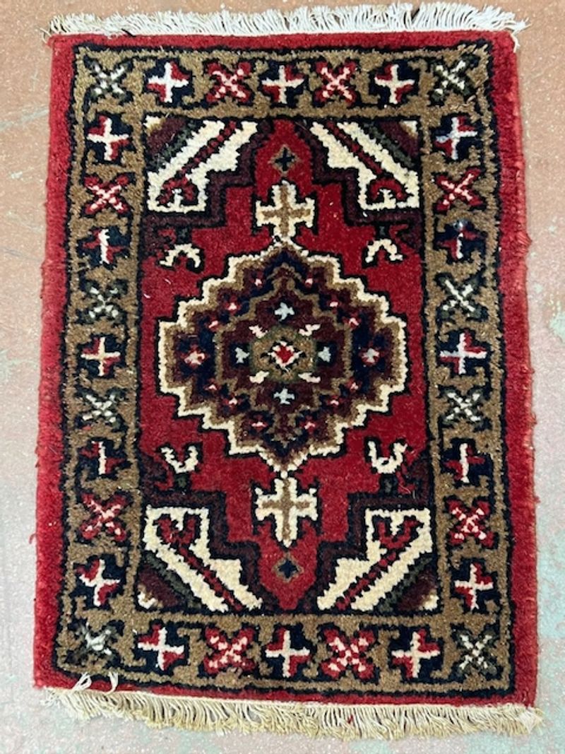Quality Wool Hand Knotted Rug Auction. Alexandria VA  banner