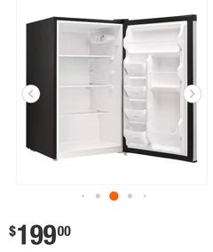 Vissani 4.4 cu. ft. Mini Refrigerator in Stainless Look with 7-Door Racks, Glass Shelves, and Energy Efficiency MDAR44SS5 - Image 2