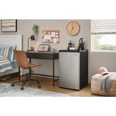 Vissani 4.4 cu. ft. Mini Refrigerator in Stainless Look with 7-Door Racks, Glass Shelves, and Energy Efficiency MDAR44SS5 - Image 5