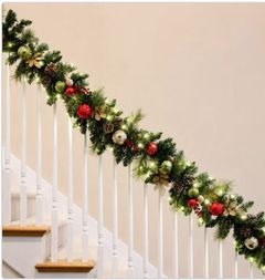 CGH2.74 m ( 9 ft.) Pre-Lit Holiday Arti�cial Garland - Image 3