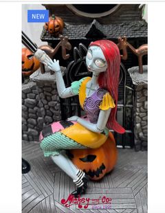 Disney Costco Nightmare before Christmas NBC Animated Clock Tower with Lights & Music - Image 3