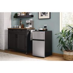 Vissani 3.2 cu. ft. Mini Refrigerator in Stainless Look with 2-Doors, Glass Shelves, and Energy Efficiency MDCM31SS5 - Image 4
