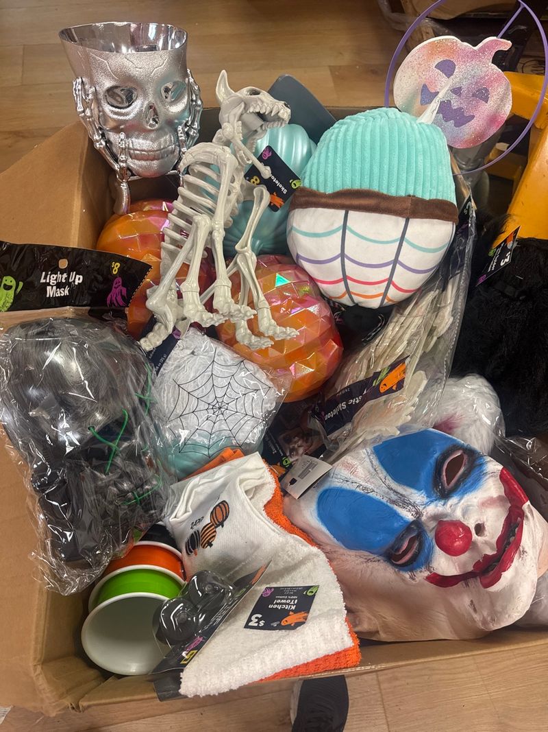 Big Halloween box more than 30 items - Image 1