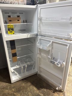 18.1 cu. ft. Top Freezer Refrigerator with Adjustable Glass Shelving in White, Garage Ready - Image 7