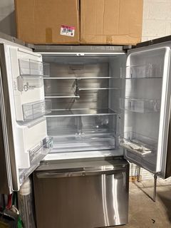 31 cu. ft. SMART Standard Depth MAX French Door Refrigerator with Dual Ice Makers in PrintProof Stainless Steel - Image 6