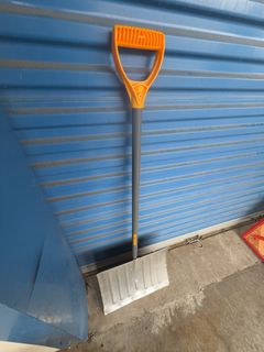 True Temper Snow Shovel with Metal Blade - Image 2
