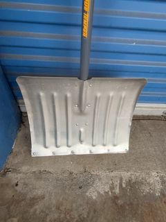 True Temper Snow Shovel with Metal Blade - Image 3