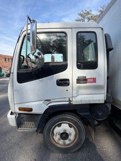 2003 Chevy WT5500 Diesel Box Truck - Image 9